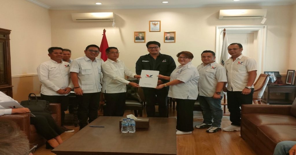 Serahkan B1-KWK, Partai Perindo Resmi Usung Hengky Honandar – Randito Maringka Di Pilwako Bitung