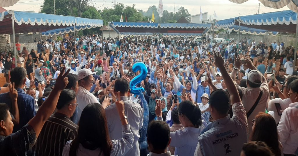 Kampanye Terbatas Di Kecamatan Girian, Ribuan Pendukung Hengky-Randito Padati Lapangan Pasar Girian